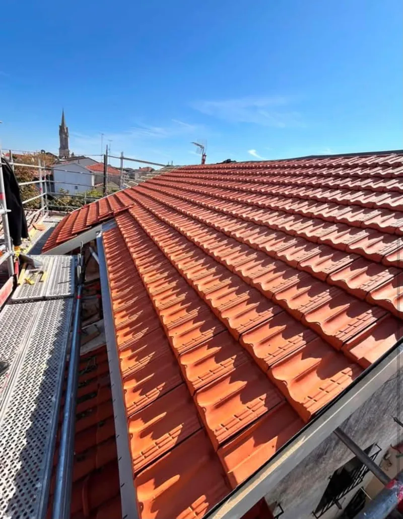 Toiture en tuiles neuve après réfection complète, à Limeil-Brévannes